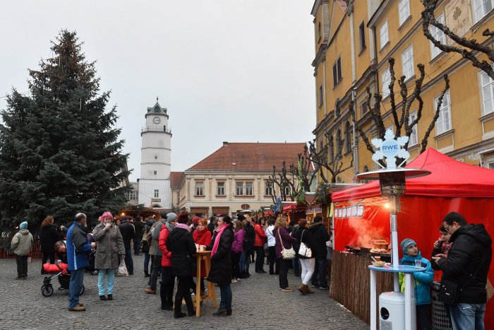 Ilustračný obrázok k článku Prvé INFO o vianočných trhoch v Trenčíne: Aké novinky nás čakajú?