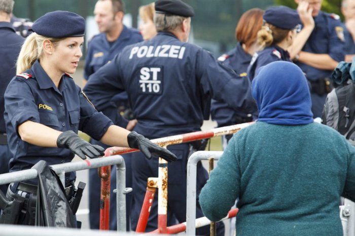 Ilustračný obrázok k článku Rakúske vládne strany obhajujú zámer zachovať hraničné kontroly