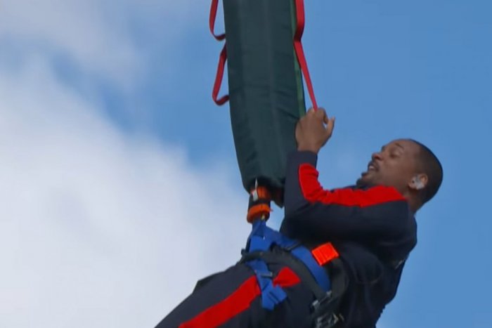 Ilustračný obrázok k článku KURIOZITA DŇA: Will Smith oslávil 50. narodeniny skokom z vrtuľníka