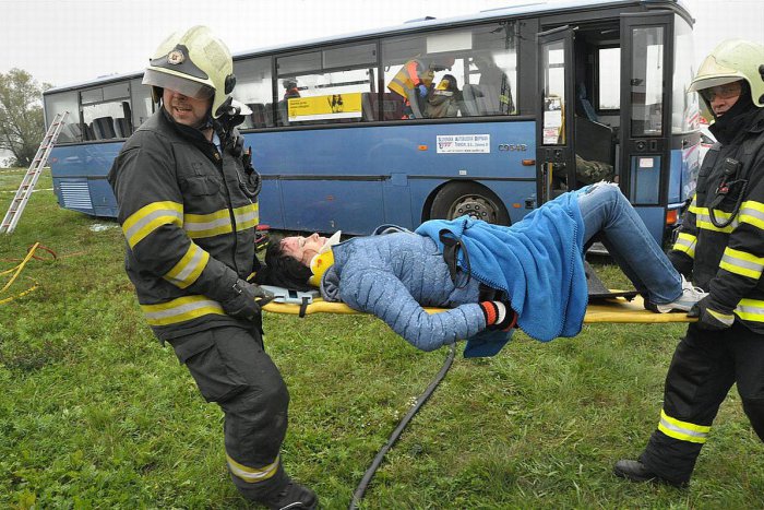 Ilustračný obrázok k článku Ťažko na cvičisku, ľahko na bojisku... Nácvik trenčianskych hasičov na FOTO