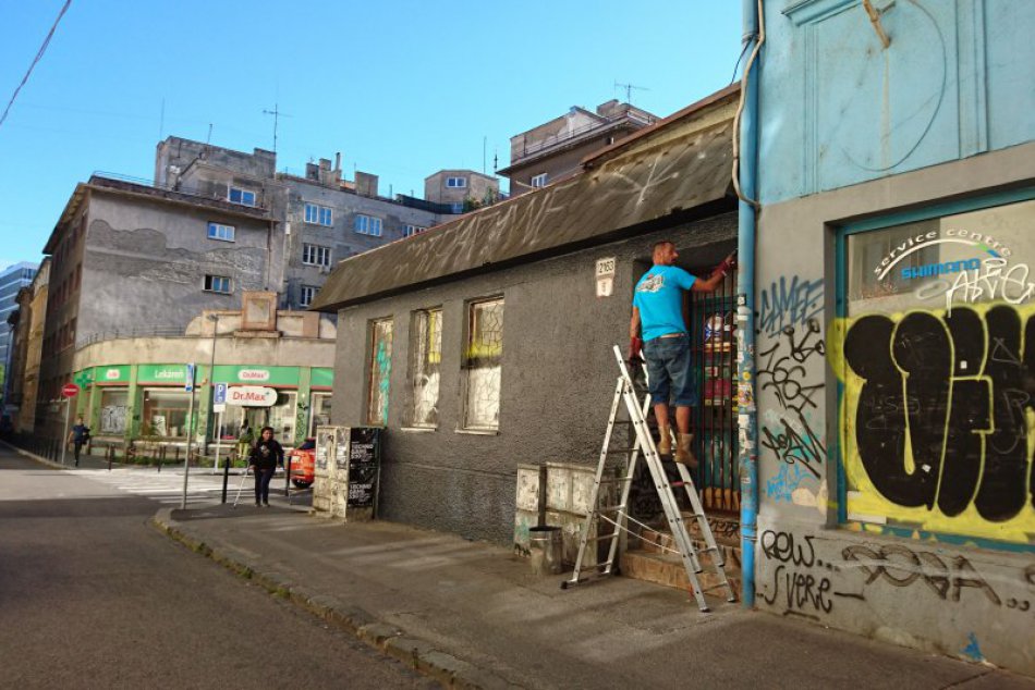 Ilustračný obrázok k článku OBRAZOM: Z Mariánskej ulice konečne miznú nechutné graffiti!