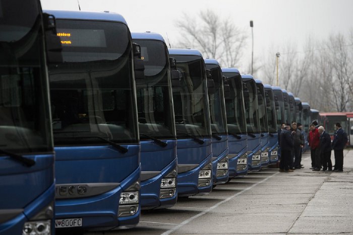 Ilustračný obrázok k článku Modré autobusy v Trenčíne? Aj naďalej súčasťou mestskej dopravy