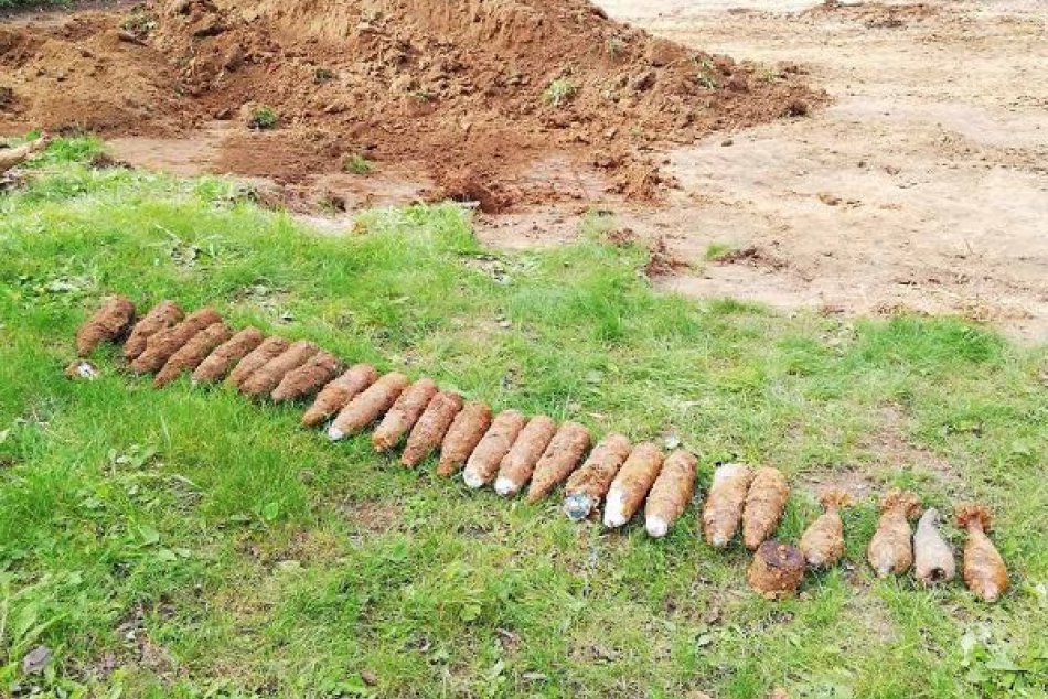 Ilustračný obrázok k článku FOTO: Policajní pyrotechnici likvidovali až 26 delostreleckých mín a granát ešte z II. sv. vojny!