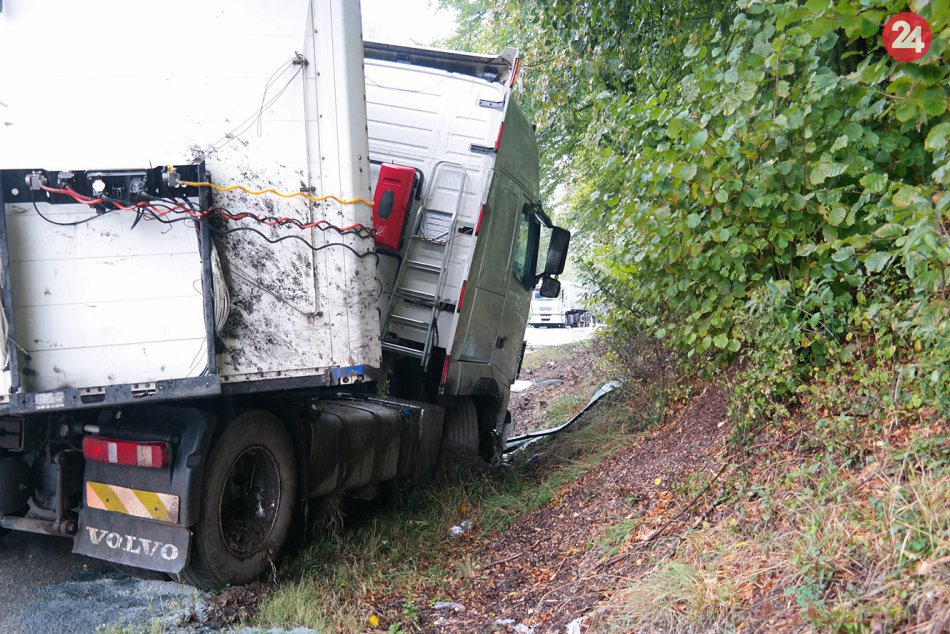 Ilustračný obrázok k článku Tragická zrážka kamióna a 2 áut neďaleko Zvolena. 1 osoba zraneniam podľahla