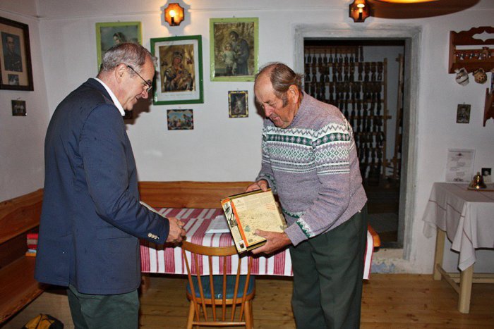Ilustračný obrázok k článku FOTO: Šéf kraja J. Lunter navštívil Šumiac, ani teraz neobišiel múzeum zvoncov