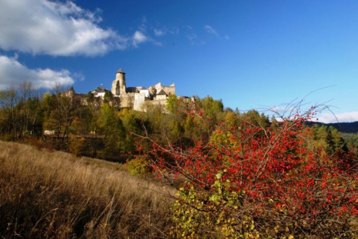 Ilustračný obrázok k článku S letnou sezónou sú na hrade v Starej Ľubovni veľmi spokojní!