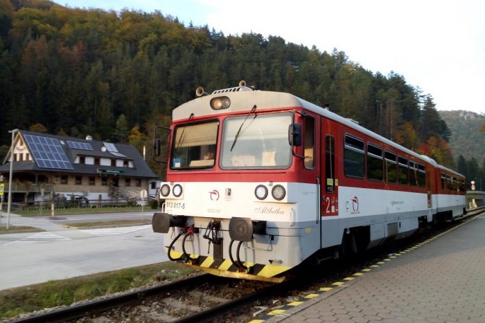 Ilustračný obrázok k článku Výluky na trati Žilina - Rajec: Počas dvoch dní niektoré vlaky nahradia autobusy