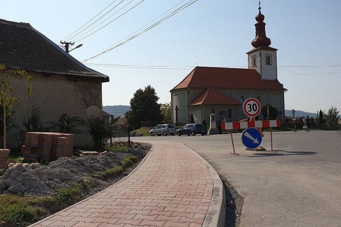 Ilustračný obrázok k článku FOTO: Nový chodník zvýši bezpečnosť obyvateľov aj návštevníkov obce Veľké Dravce