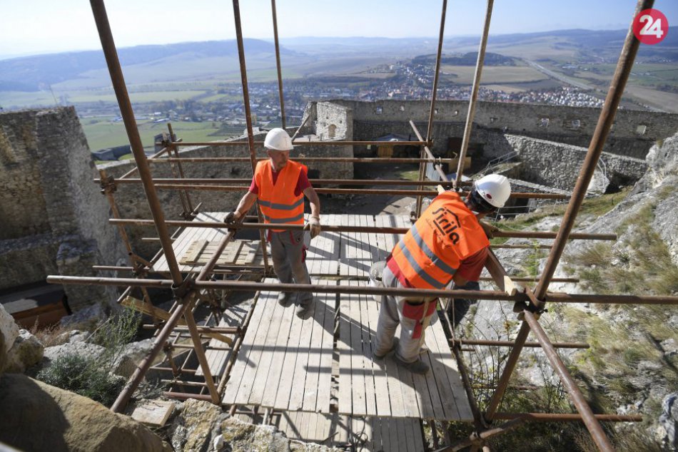 Ilustračný obrázok k článku Na Spišskom hrade prebieha 1. etapa rekonštrukcie: Práce si prišla pozrieť aj ministerka