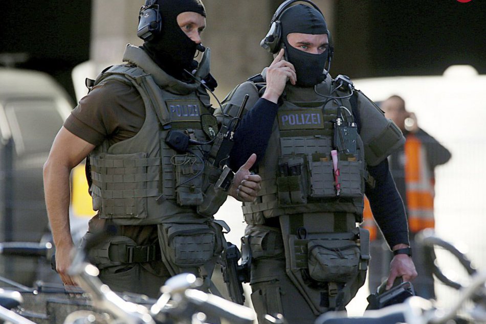 Ilustračný obrázok k článku Rukojemnícka dráma v Nemecku: Polícia zásah v Kolíne zvládla