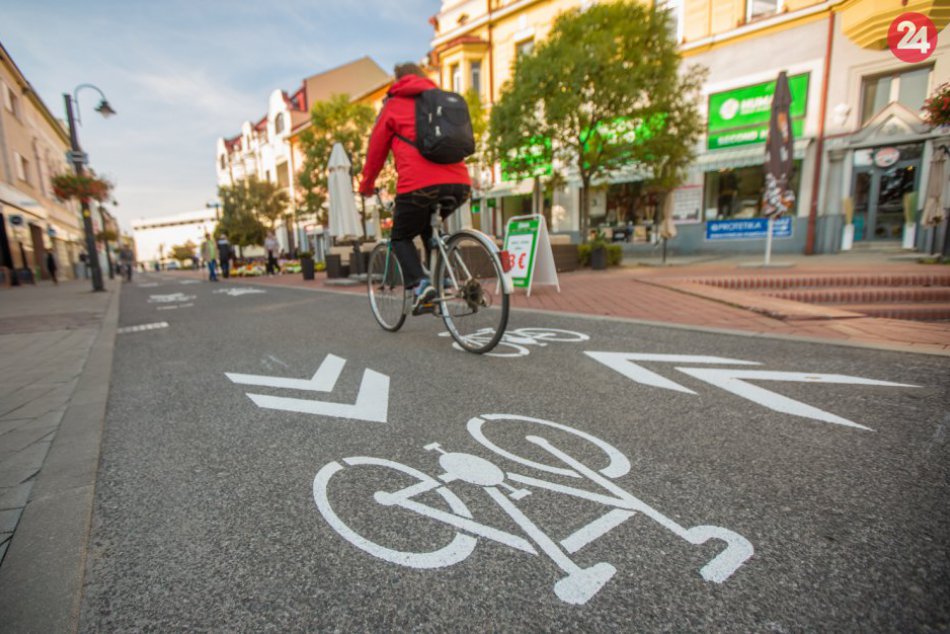 Ilustračný obrázok k článku Centrum Mikuláša zaplnili piktogramy: Pomôcť by mali cyklistom aj chodcom, FOTO