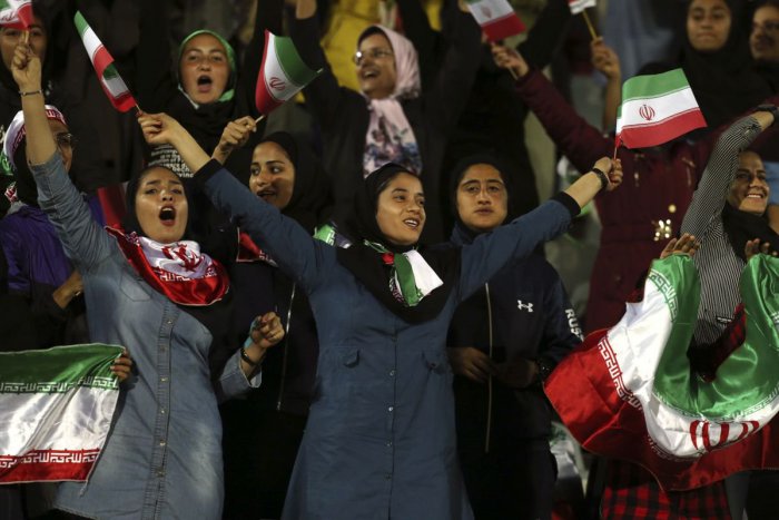 Ilustračný obrázok k článku Nová éra v Iráne? Futbalovej reprezentácii po takmer 40 rokoch fandili aj ženy