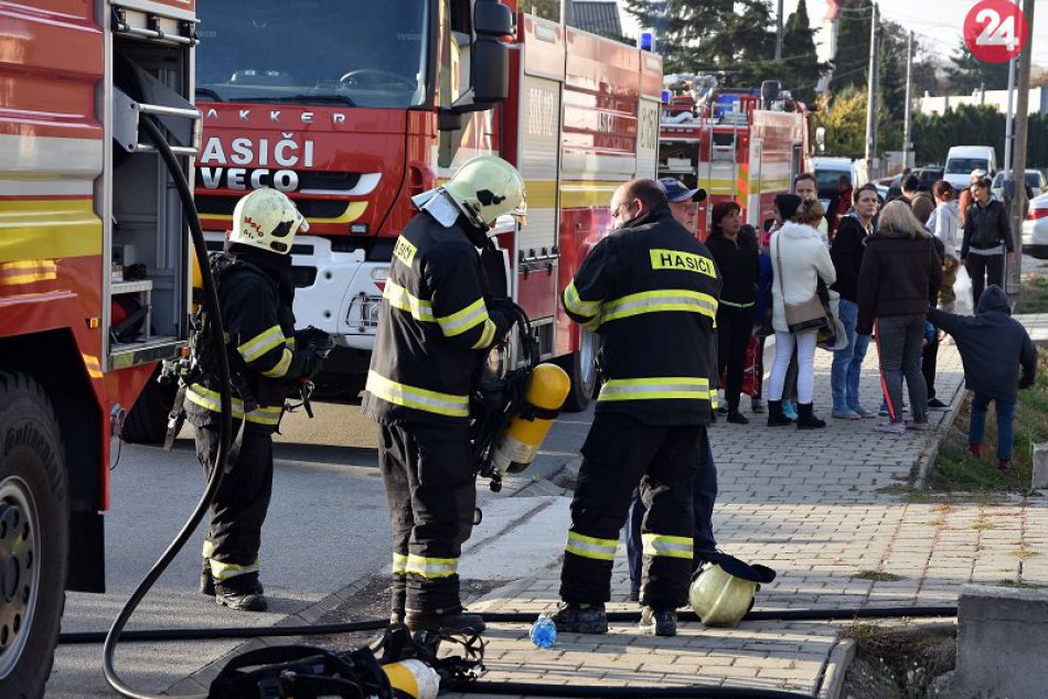 Ilustračný obrázok k článku V Zelenči horela prístavba domu: Zasahovali i hasiči z Trnavy, škoda za tisíce eur