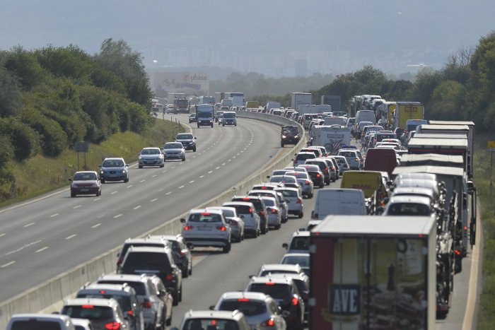 Ilustračný obrázok k článku V Bratislave môžu kamionisti smerujúci do Maďarska spôsobiť dopravný kolaps