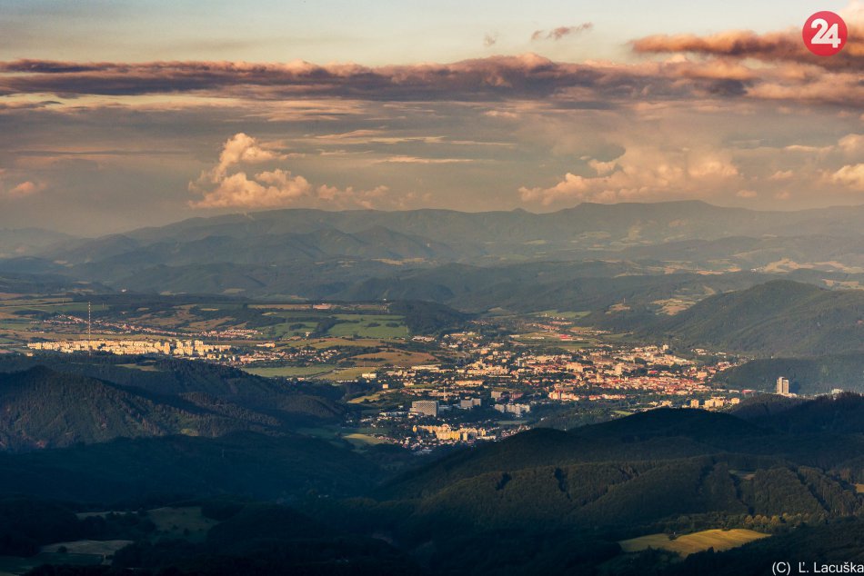 Ilustračný obrázok k článku FOTO: Bystrica pred západom slnka. Ľudovít zachytil zo Skalky úchvatné zábery