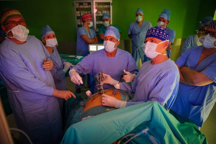 Ilustračný obrázok k článku V nemocnici v Šaci pomohli extrémne obéznym pacientom novými bariatrickými operáciami