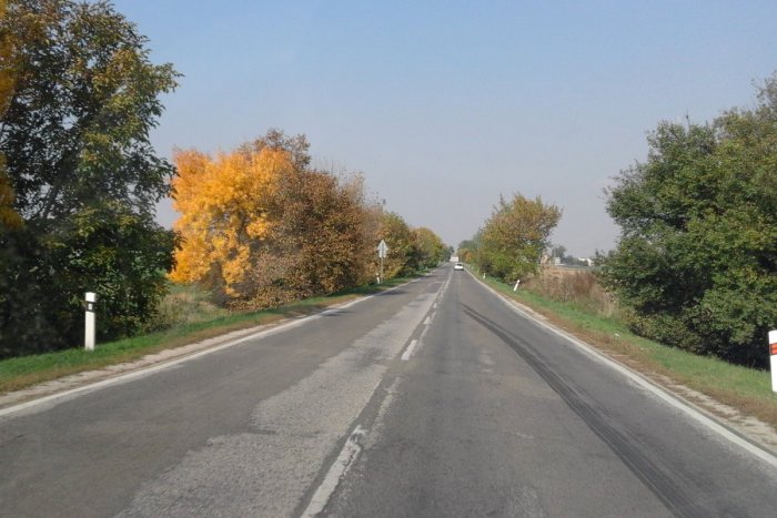 Ilustračný obrázok k článku Šalianski cestári pokročia s Vlčanmi: Opravu stihnú do decembrovej uzávery