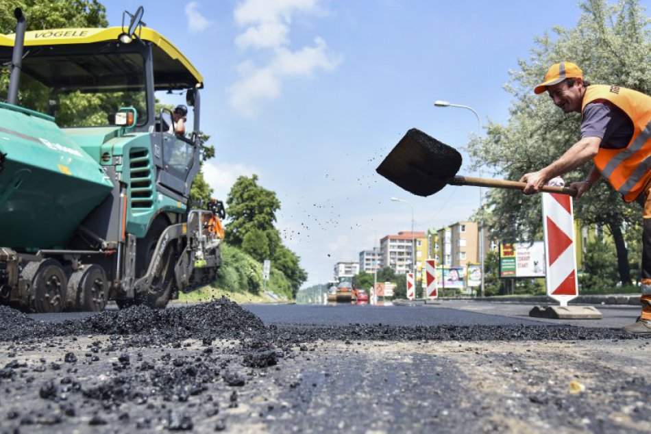 Ilustračný obrázok k článku Menej áut žičí opravám bratislavských ciest. Kde sa práve pracuje?