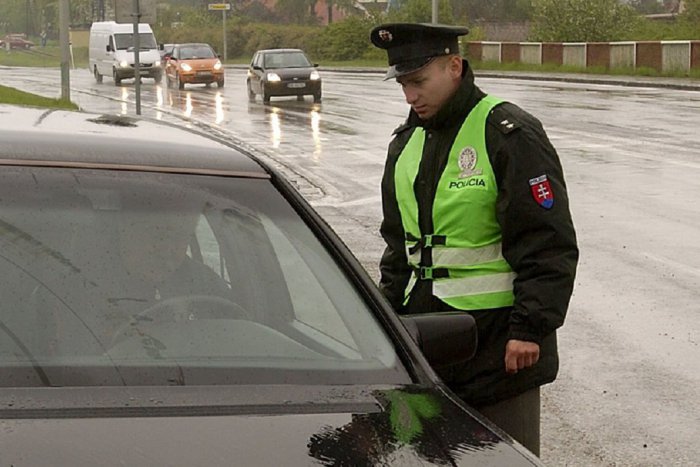 Ilustračný obrázok k článku Týždeň na revúckych cestách: Rozpis od policajtov, ktorý vodiči ocenia