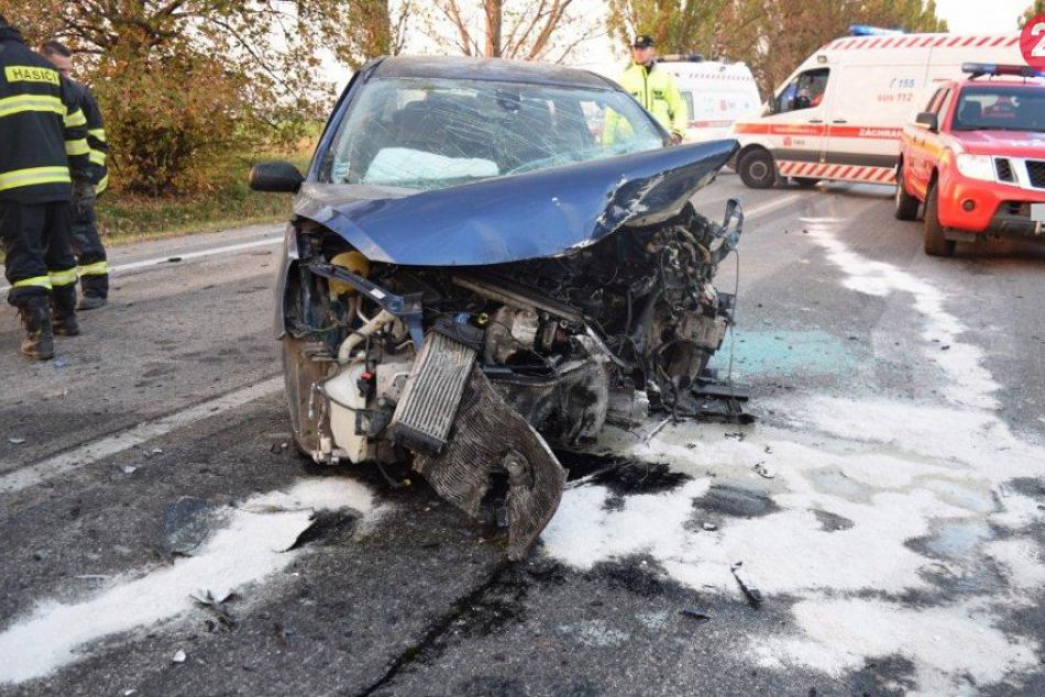 Ilustračný obrázok k článku Čelná zrážka áut medzi Trnavou a Bučanmi: Nehoda si vyžiadala vážne zranenia, FOTO