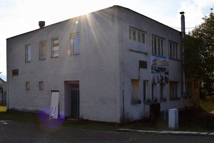 Ilustračný obrázok k článku Na Dubníku odštartovala prestavba: Z budovy bývalej škôlky bude zariadenie pre seniorov