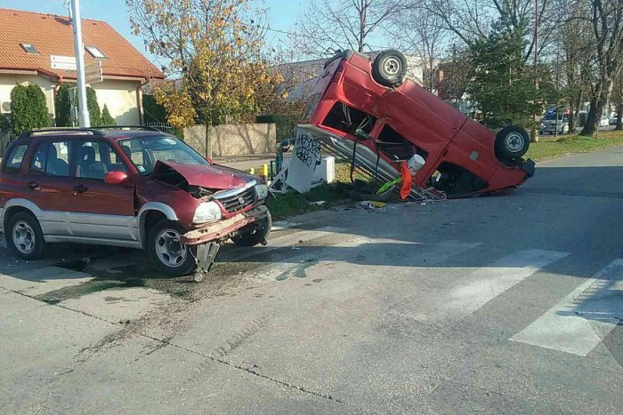 Ilustračný obrázok k článku Pri nehode dvoch áut v Trnave došlo k úniku plynu: Križovatka je uzavretá, FOTO