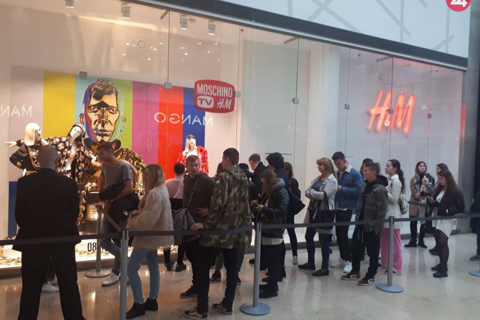 Ilustračný obrázok k článku Moschino by H&M vyvolalo v bratislavskom nákupnom centre nákupné šialenstvo