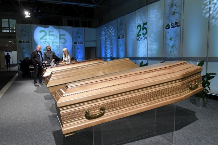 Ilustračný obrázok k článku KURIOZITA DŇA: Výstava prinesie súťaž v kopaní hrobov i Ples pohrebných služieb