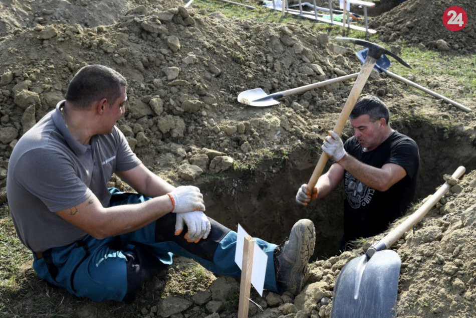 Ilustračný obrázok k článku KURIOZITA DŇA: Takto to vyzeralo na súťaži v kopaní hrobov, FOTO + VIDEO