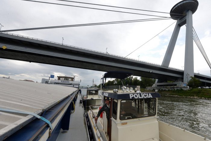 Ilustračný obrázok k článku Ďalšia tragédia v Bratislave: Z Mosta SNP skočila tínedžerka