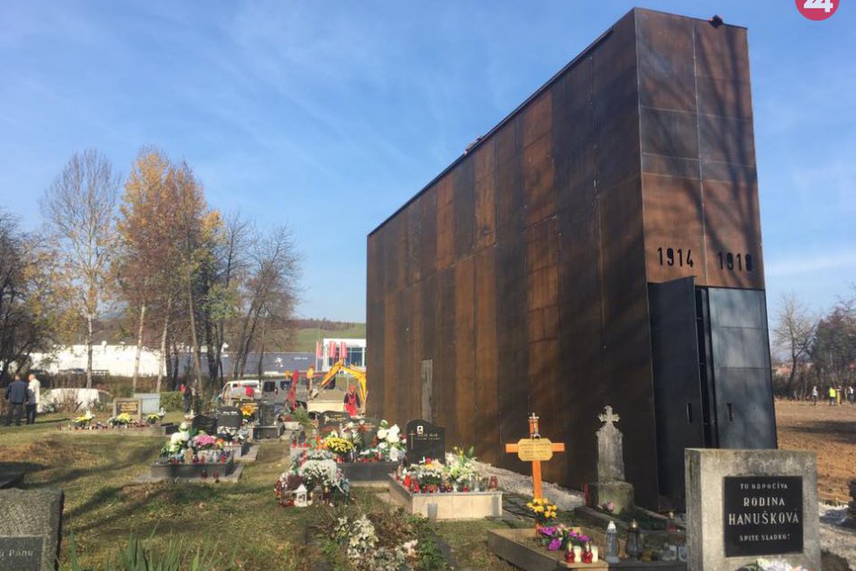 Ilustračný obrázok k článku FOTO: V Bystrici obnovili vojenský cintorín. Vyrástol na ňom úchvatný monument