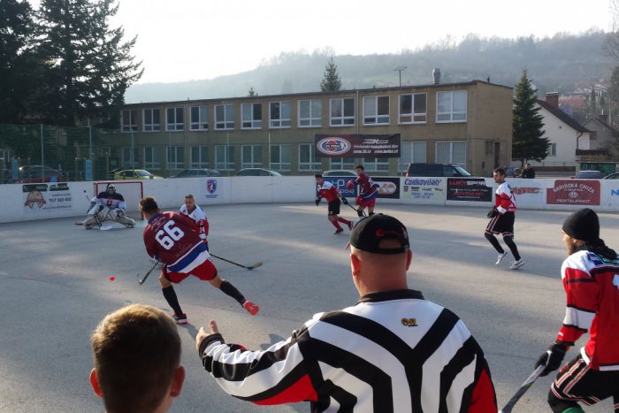 Ilustračný obrázok k článku V Prešovskej hokejbalovej lige majú Sparťani prvý bod: Padol však aj hrozivý debakel