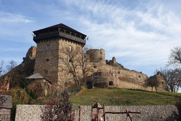 Ilustračný obrázok k článku VIDEO: Dejiny Fiľakovského hradu sú opradené viac než desiatkou povestí