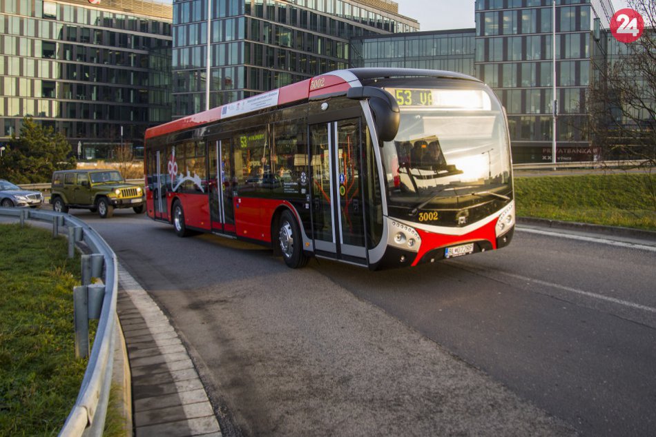 Ilustračný obrázok k článku Dopravný podnik nasadil do premávky 18 nových nízkopodlažných elektrobusov