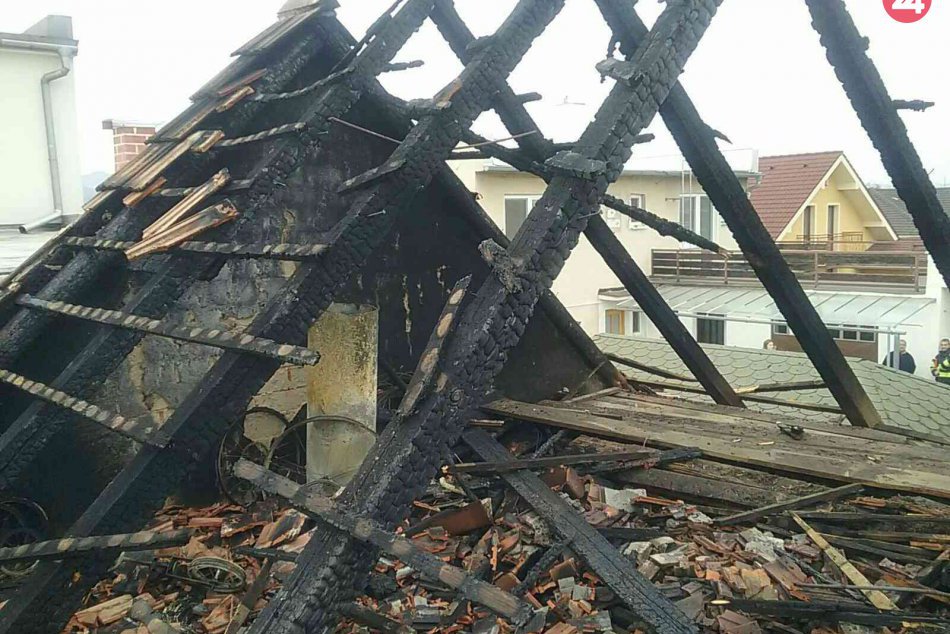 Ilustračný obrázok k článku Horiaca dielňa ohrozovala aj suseda: Pomohli hasiči z Trnavy i dobrovoľníci, FOTO