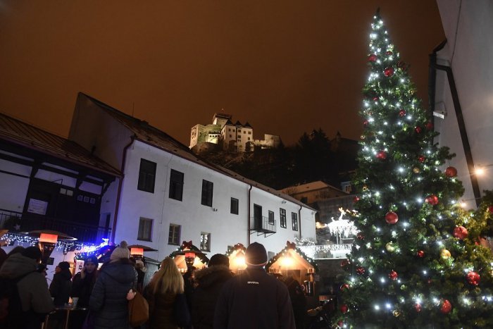 Ilustračný obrázok k článku Je rozhodnuté: Vianočné trhy v Trenčíne ovládnu parené buchty a langoše