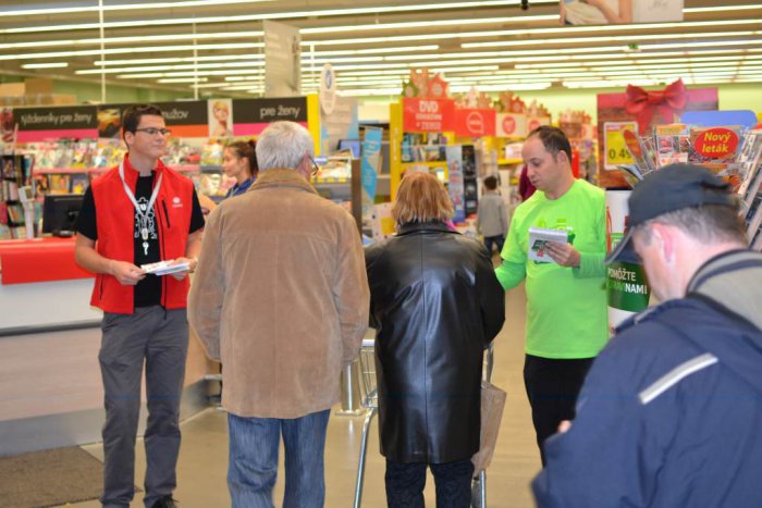 Ilustračný obrázok k článku Charita mieri do supermarketov: Pred Vianocami chcú dobrovoľníci pomôcť núdznym