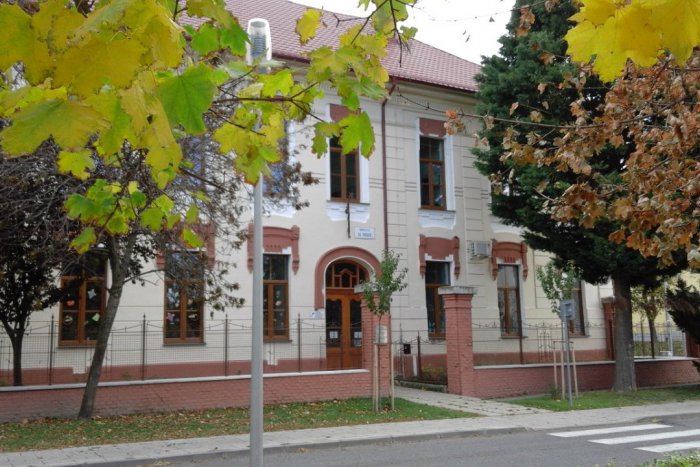 Ilustračný obrázok k článku Niektorí šalianski žiaci občas zájdu poza školu: Pomohli by špeciálni pracovníci?