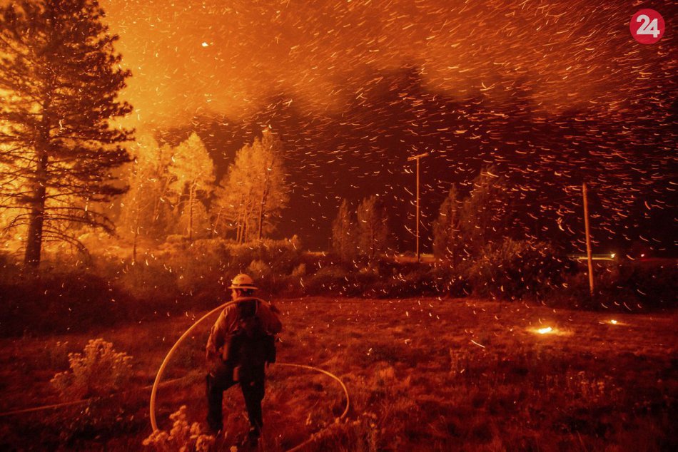 Ilustračný obrázok k článku Kalifornské peklo: Lesné požiare si vyžiadali už 83 obetí, FOTO