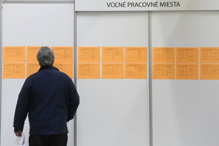 Ilustračný obrázok k článku Bystrica zverejnila viacero pracovných PONÚK: Hľadá referentov aj opatrovateľku