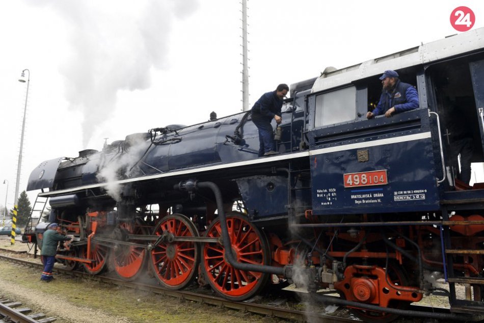 Ilustračný obrázok k článku Fanúšikovia historických vozidiel sa môžu tešiť na víkend: Odvezie vás aj PARNÝ vlak!