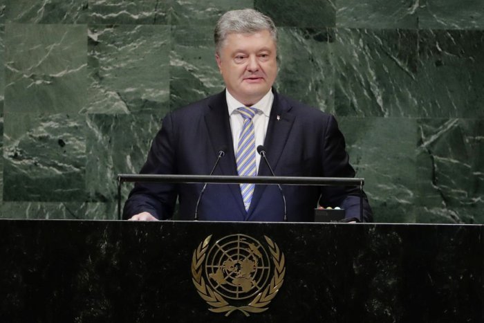Ilustračný obrázok k článku Ukrajina reaguje: Prezident Porošenko podpísal výnos o stannom práve