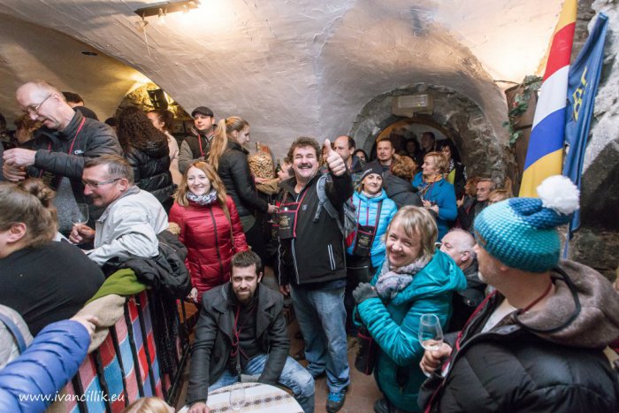 Ilustračný obrázok k článku Čaro kremnického podzemia: Najlepšie momenty zo slávnosti vína na FOTKÁCH