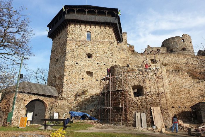 Ilustračný obrázok k článku FOTO: V rámci rekonštrukcie Fiľakovského hradu dostane strechu jedna z bášt