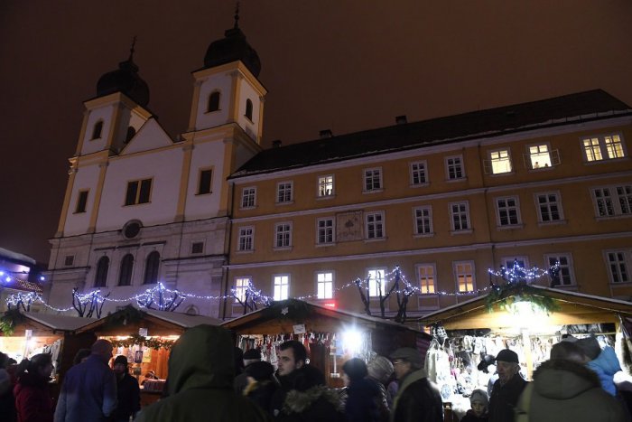 Ilustračný obrázok k článku Prvý adventný týždeň v Trenčíne: Začína sa Čaro Vianoc pod hradom a nielen to