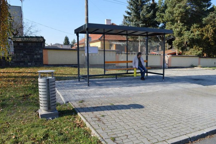 Ilustračný obrázok k článku FOTO: Príjemné čakanie: V uliciach pribudli nové prístrešky na autobusových zastávkach