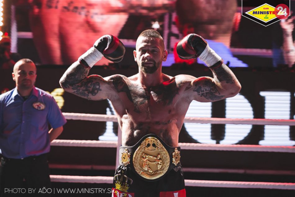 Ilustračný obrázok k článku FOTO: Čepo si v bystrickom ringu vybojoval titul profesionálneho majstra Slovenska v boxe