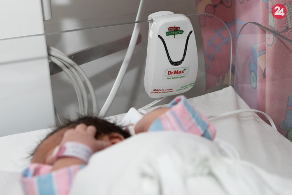 Ilustračný obrázok k článku FOTO: Novorodenecké oddelenia  Univerzitnej nemocnice L. Pasteura dostali darom nové monitory dychu