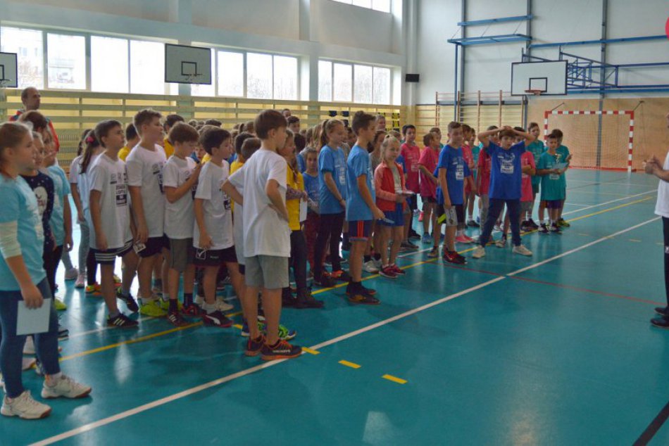 Ilustračný obrázok k článku Školský basketbal s peknou myšlienkou: V Michalovciach sa bojovalo o trofej