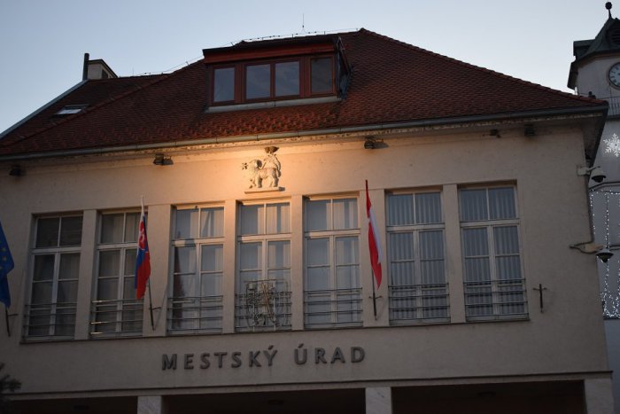 Ilustračný obrázok k článku Vznikne opäť v Trenčíne mestská rada? Takto to vidia primátor a poslanci